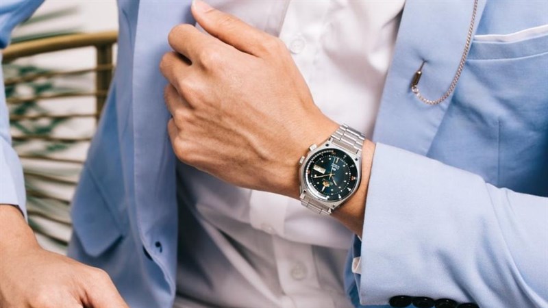 Máy cơ tự động giúp bạn tiết kiệm thời gian lên cót nhưng vẫn cho thời gian chính xác ít bị sai lệch Máy cơ tự động giúp bạn tiết kiệm thời gian lên cót nhưng vẫn cho thời gian chính xác ít bị sai lệch