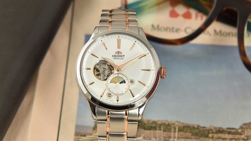 Dây đồng hồ vô cùng bền bỉ và chống trầy xước tốt Dây đồng hồ vô cùng bền bỉ và chống trầy xước tốt