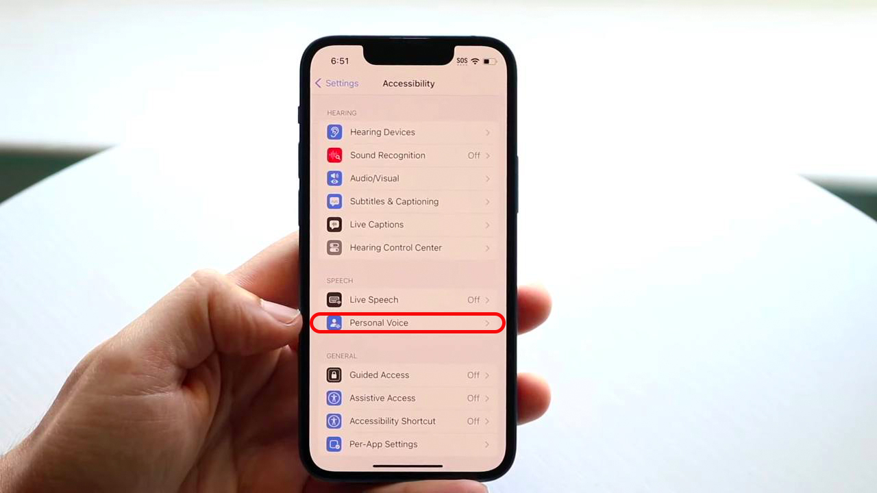 Cách tạo giọng nói của bạn trên iOS 17