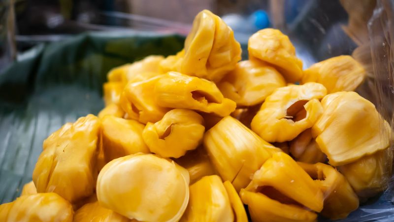 Nông dân cho hay đốn bỏ mít Thái thời điểm này là sai lầm