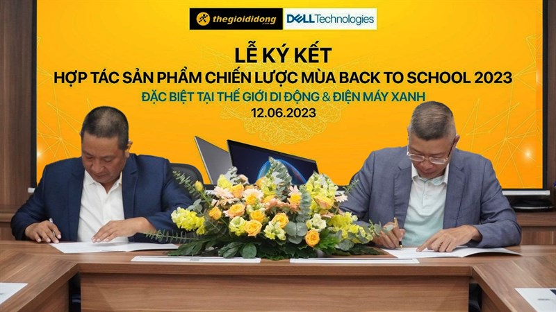 Đại diện 2 bên thực hiện việc kí kết