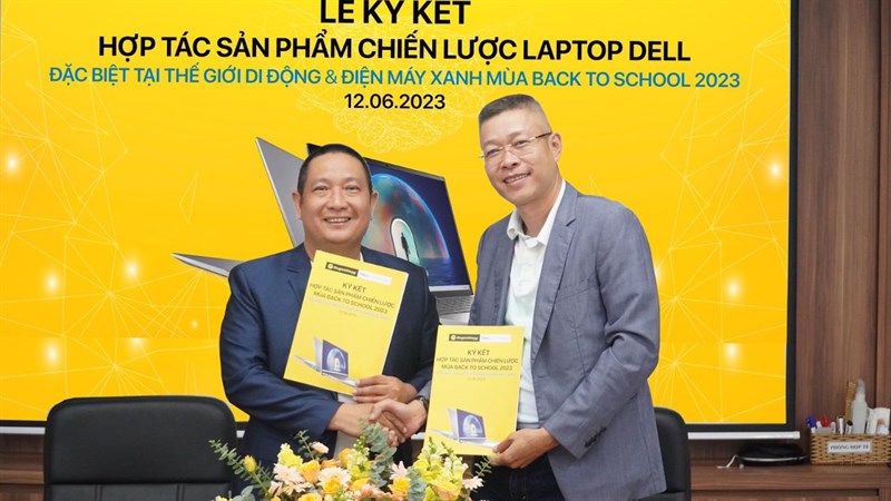 Cú bắt tay thể hiện mối quan hệ hợp tác tốt đẹp giữa Thế Giới Di Động và Dell