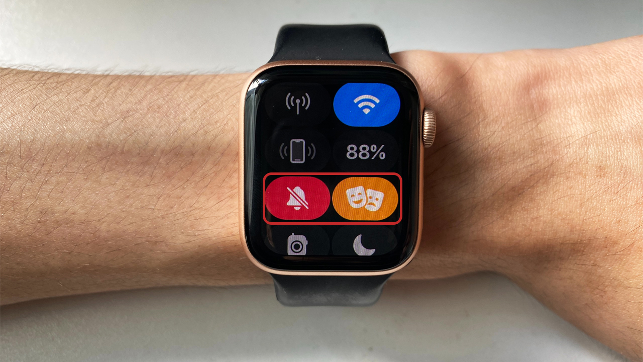 Cách tắt Theater Mode trên Apple Watch