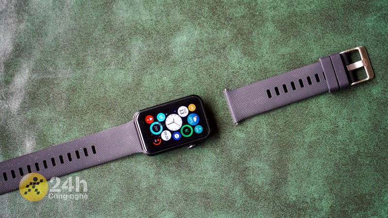 Phần dây đeo dễ thay thế và êm ái khi đeo lên tay