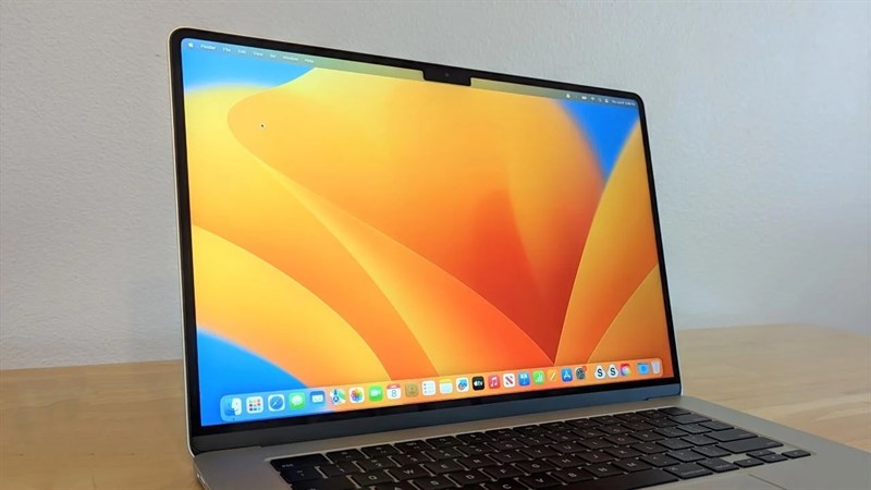 MacBook Air 15 inch được trang bị màn hình Liquid Retina rộng 15.3 inch MacBook Air 15 inch được trang bị màn hình Liquid Retina rộng 15.3 inch
