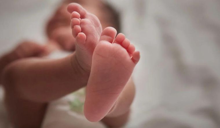 Trẻ sơ sinh đạp chân liên tục ngầm gửi tới bố mẹ những tín hiệu gì?