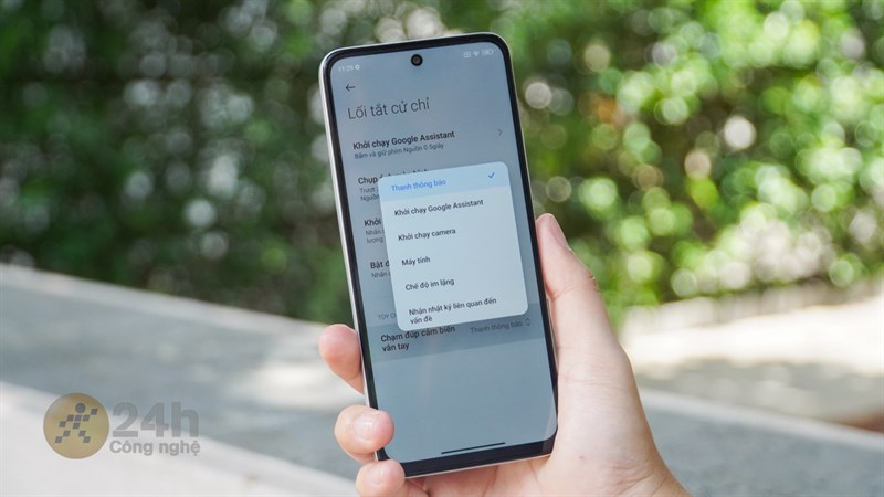 Bởi vì màn hình Redmi 12 có kích thước lớn nên mọi người nên tận dụng tối đa tính năng Lối tắt cử chỉ Bởi vì màn hình Redmi 12 có kích thước lớn nên mọi người nên tận dụng tối đa tính năng Lối tắt cử chỉ