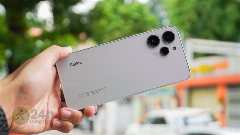 Redmi 12 sở hữu kiểu dáng thiết kế quen thuộc Redmi 12 sở hữu kiểu dáng thiết kế quen thuộc