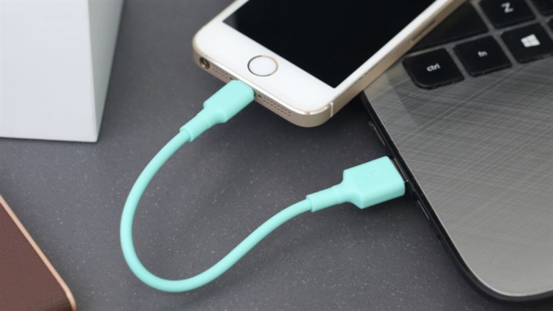 Ngoài sạc thì dây cáp này còn truyền được dữ liệu Ngoài sạc thì dây cáp này còn truyền được dữ liệu