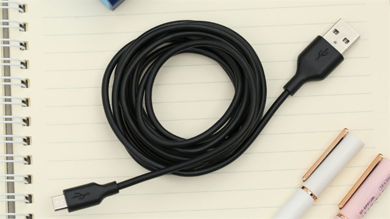 Dây dài 2 m vô cùng tiện lợi với những ai ngồi xa ổ điện Dây dài 2 m vô cùng tiện lợi với những ai ngồi xa ổ điện