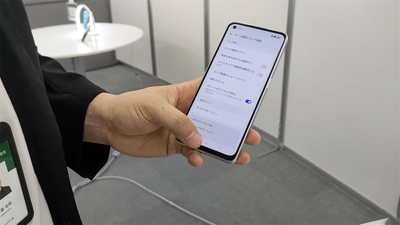 Màn hình OPPO Reno9 A được tối ưu viền tốt tạo góc nhìn rộng rãi cho người dùng