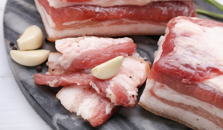 Giá thịt heo hôm nay 16/06/2023: Ưu đãi giá sốc từ 49.000 đồng/khay