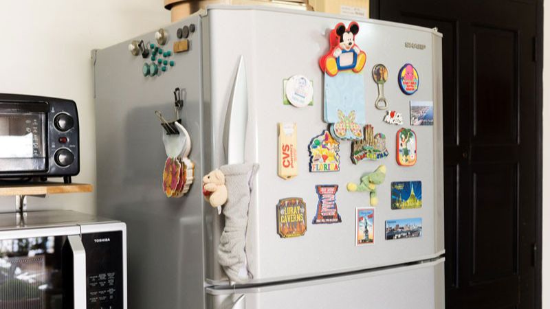 Trang trí tủ lạnh bằng nam châm có nên không, có làm hại tủ không?