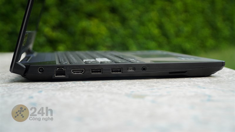 Cạnh trái của ASUS TUF Gaming F15 FX506HF Cạnh trái của ASUS TUF Gaming F15 FX506HF