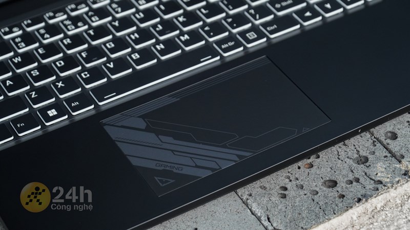 TrackPad của GIGABYTE G5 cũng có họa tiết giống với mặt A. TrackPad của GIGABYTE G5 cũng có họa tiết giống với mặt A.