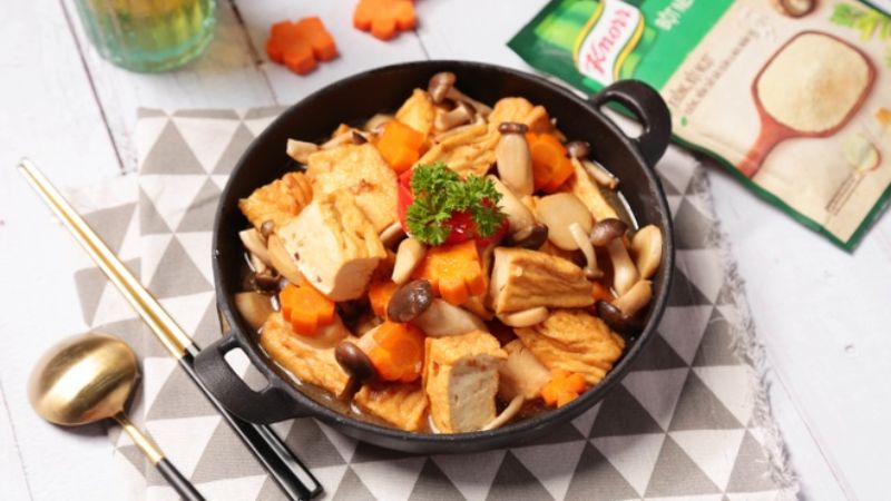 Tofu with braised lingzhi mushrooms