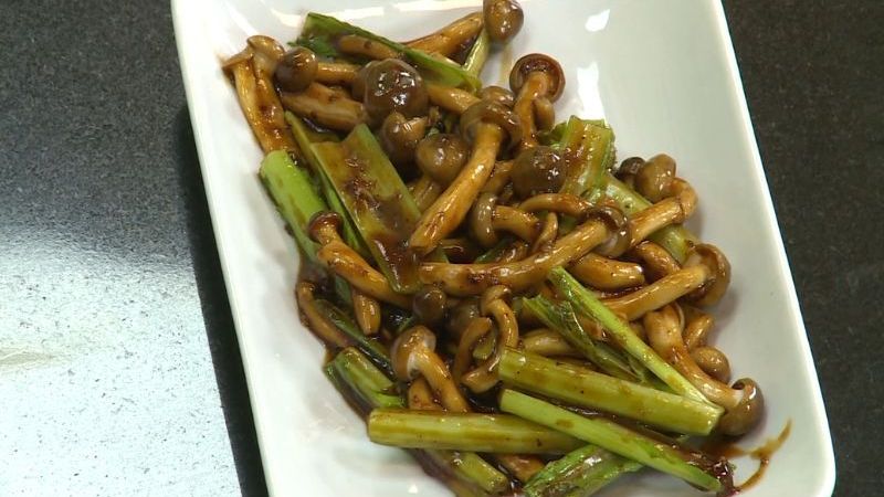 Stir-fried Lingzhi Mushrooms with Black Pepper