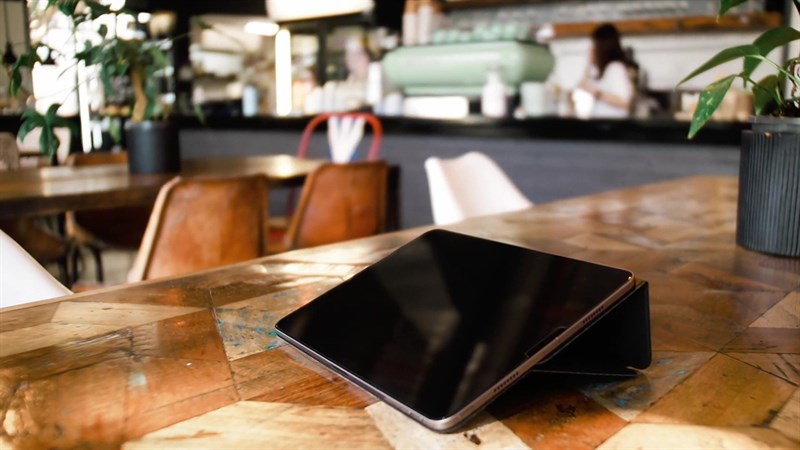 Moft Snap Float Folio còn có thể tạo cho iPad một góc nghiêng phù hợp giúp bạn có thể dễ dàng sử dụng bút cảm ứng để viết, vẽ trên thiết bị.