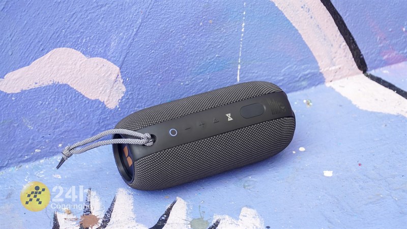 Monster SuperStar S320 mang đến âm thanh vòm 360 độ và công suất lên đến 40 W