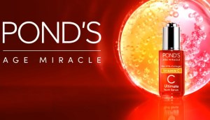 Ngăn lão hóa, mờ đốm nâu với serum POND'S Age Miracle vitamin C