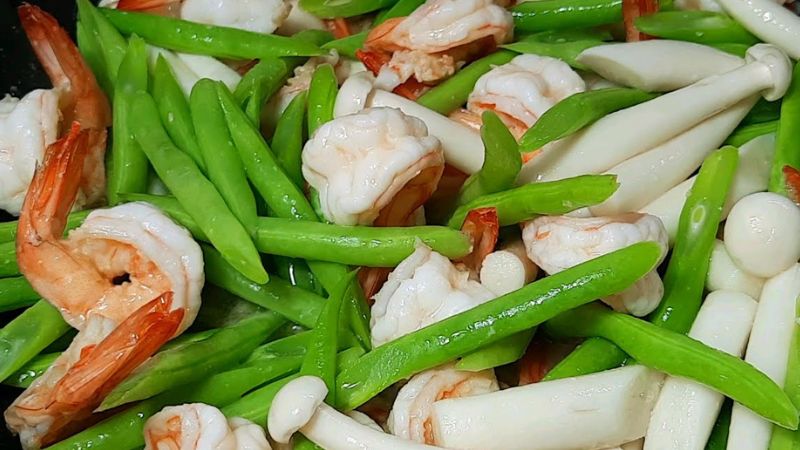 How to make fried snow white mushrooms with shrimp and tofu to conquer the whole family