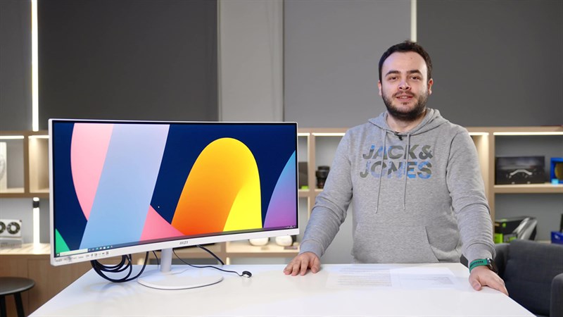  MSI Pro MP341CQW một ngoại hình rất đẹp mắt, thanh lịch.