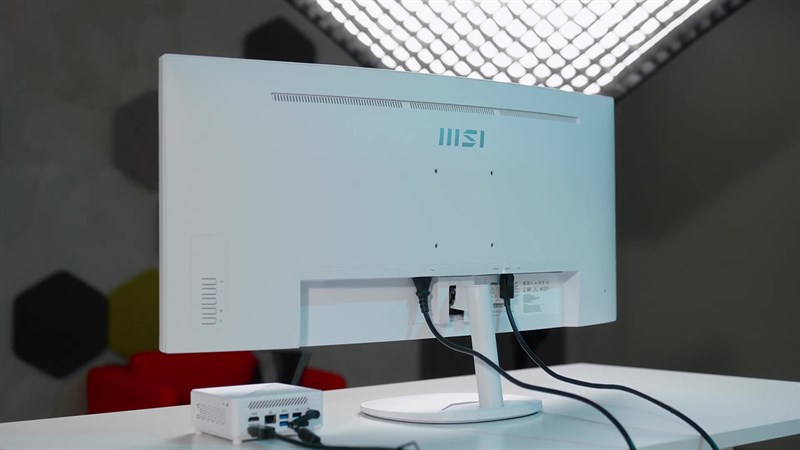 Mặt trước của MSI Pro MP341CQW.