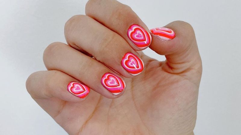 Leo: Heart nails