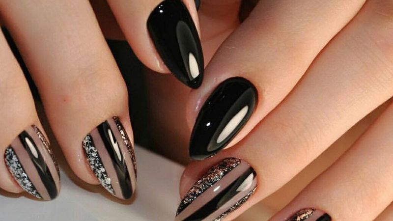 Scorpio: Mysterious black nails