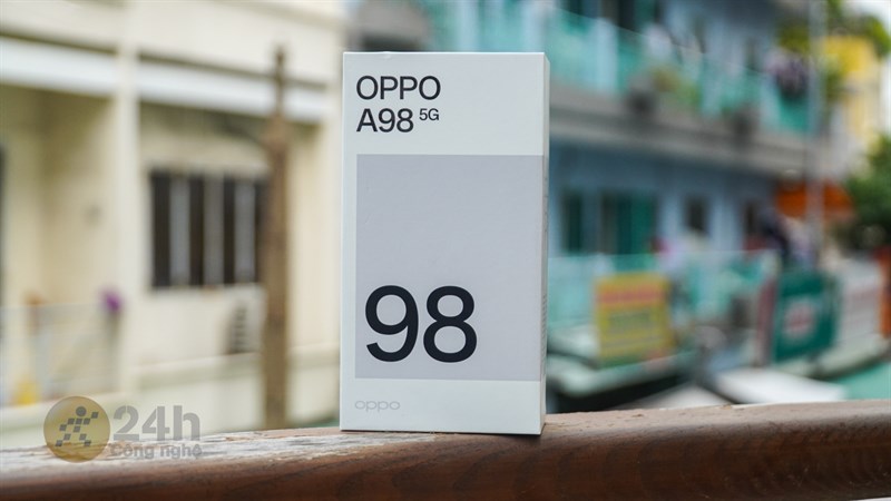 Hộp đựng của OPPO A98 5G được thiết kế rất đơn giản