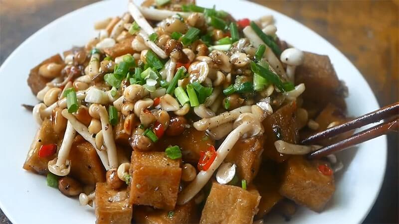 Stir-fried snow mushrooms with shrimp and tofu