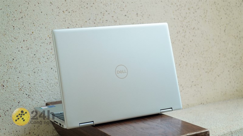 Dell Inspiron 7430 sở hữu ngoại hình đơn giản mà sang trọng quen thuộc của dòng Inspiron