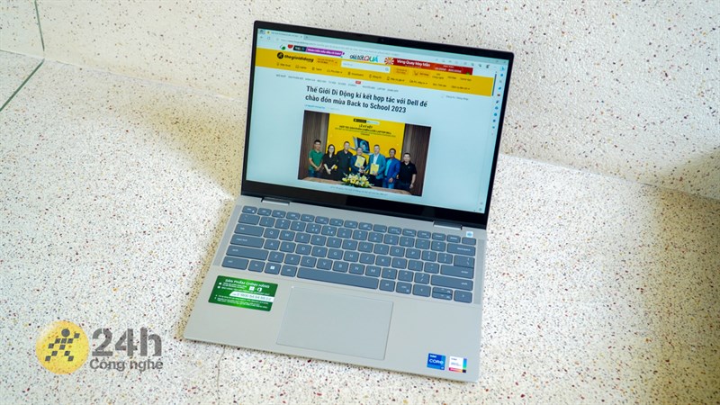 Dell Inspiron 7430 sở hữu kích thước nhỏ gọn và nhẹ để mang đi hằng ngày Dell Inspiron 7430 sở hữu kích thước nhỏ gọn và nhẹ để mang đi hằng ngày
