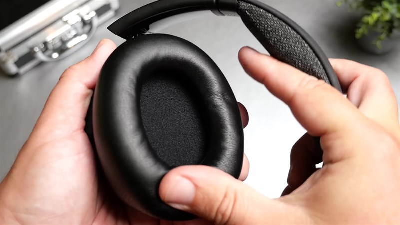 Phần housing của Skullcandy Crusher ANC 2 có kích thước lớn. Phần housing của Skullcandy Crusher ANC 2 có kích thước lớn.