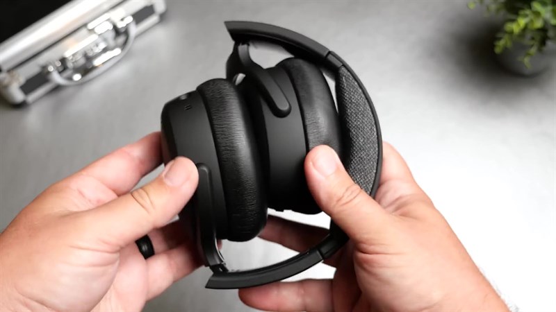 Skullcandy Crusher ANC 2 có kích thước nhỏ gọn với cân nặng là 332 gram. Skullcandy Crusher ANC 2 có kích thước nhỏ gọn với cân nặng là 332 gram.