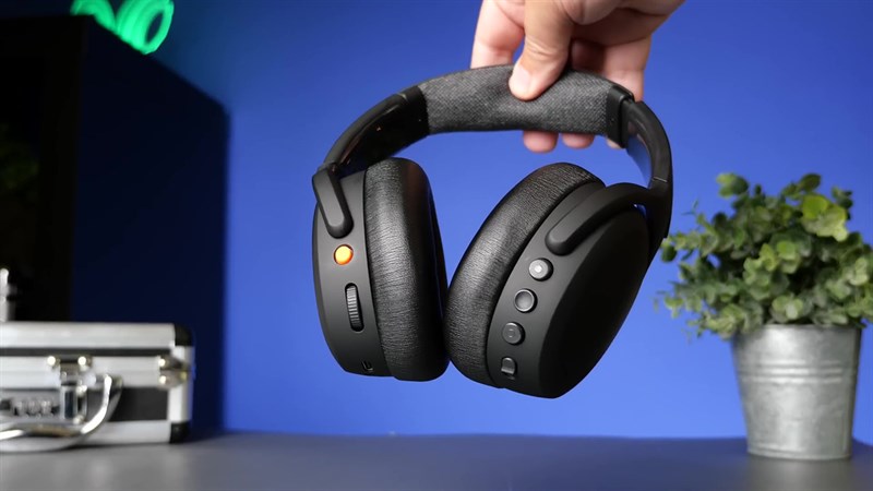 Skullcandy Crusher ANC 2 cũng được trang bị hệ thống phím bấm đa dạng ở hai bên tai nghe. Skullcandy Crusher ANC 2 cũng được trang bị hệ thống phím bấm đa dạng ở hai bên tai nghe.