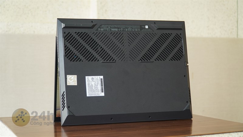Thiết kế to lớn của Dell G15 5530 giúp mang đến lợi thế về khả năng tản nhiệt