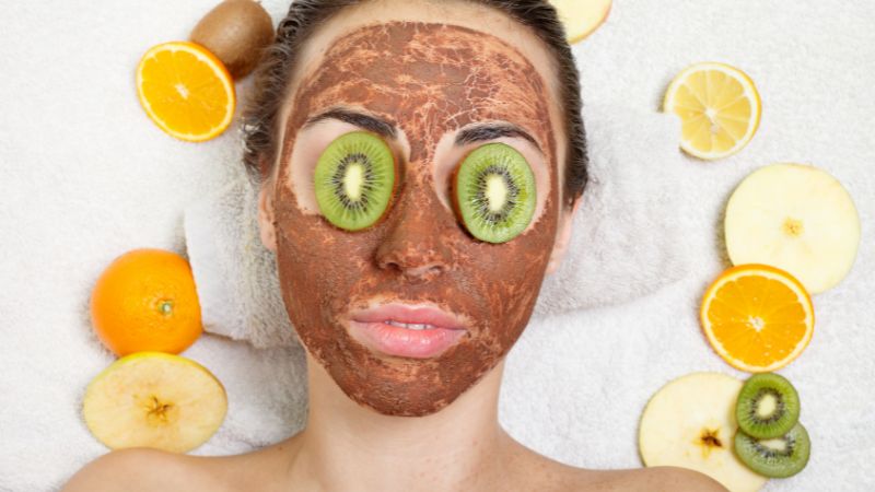 Using a natural source vitamin C mask