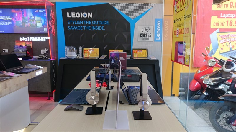 Không gian bài trí laptop đẹp mắt dễ dàng trải nghiệm sản phẩm