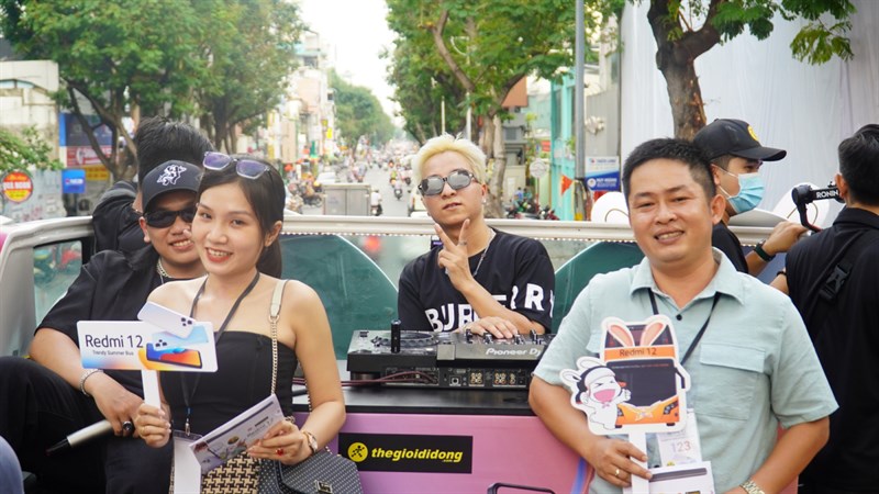 Toàn cảnh sự kiện trải nghiệm Redmi 12 trên Bus Tour