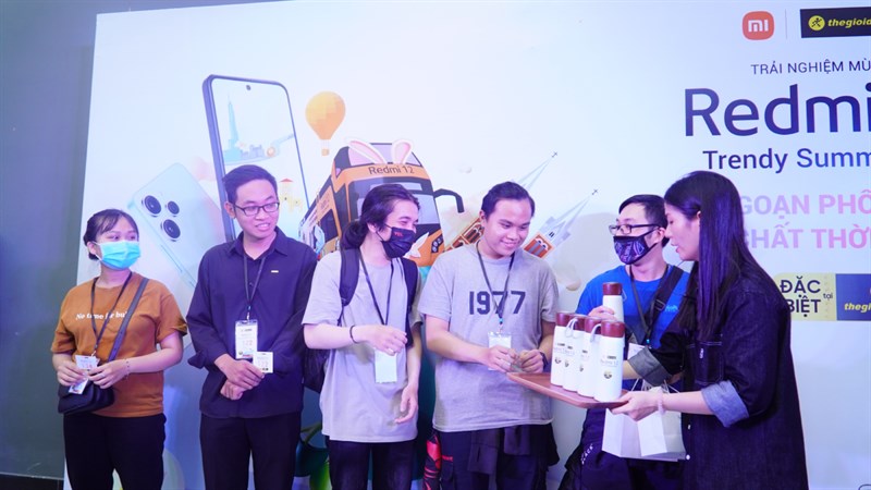 Toàn cảnh sự kiện trải nghiệm Redmi 12 trên Bus Tour