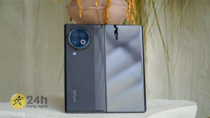 Vivo X Fold2 là một chiếc điện thoại gập rất tốt của Vivo nhưng đáng tiếc chưa được mở bán chính thức tại Việt Nam Vivo X Fold2 là một chiếc điện thoại gập rất tốt của Vivo nhưng đáng tiếc chưa được mở bán chính thức tại Việt Nam