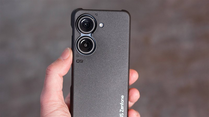 ASUS Zenfone 11 được dự đoán sẽ có sự nâng cấp về số lượng camera với ba ống kính