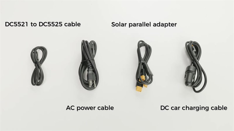 Bên trong hộp bao gồm: Ugreen PowerRoam 1200W, sách hướng dẫn sử dụng, phiếu bảo hành và một túi phụ kiện chưa các loại dây cáp.