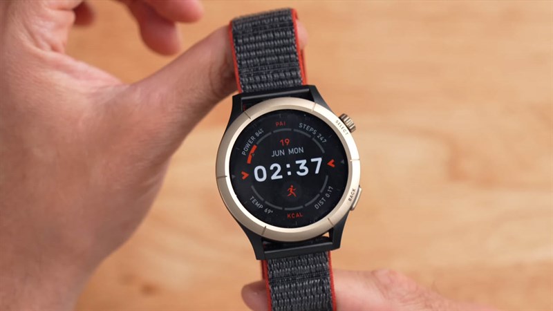 Trên tay Amazfit Cheetah Pro