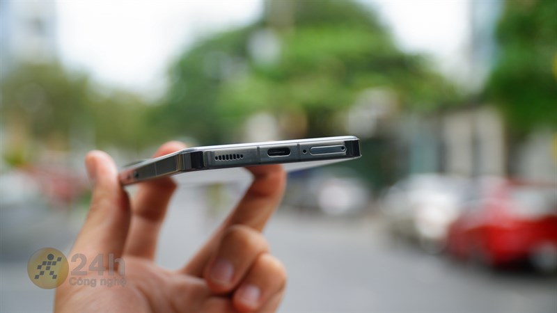 Điểm mình thích thú khi nhìn vào Xiaomi 13 là dải loa được thiết kế hình thoi điều mà rất ít nhãn hàng đầu tư vào Điểm mình thích thú khi nhìn vào Xiaomi 13 là dải loa được thiết kế hình thoi điều mà rất ít nhãn hàng đầu tư vào
