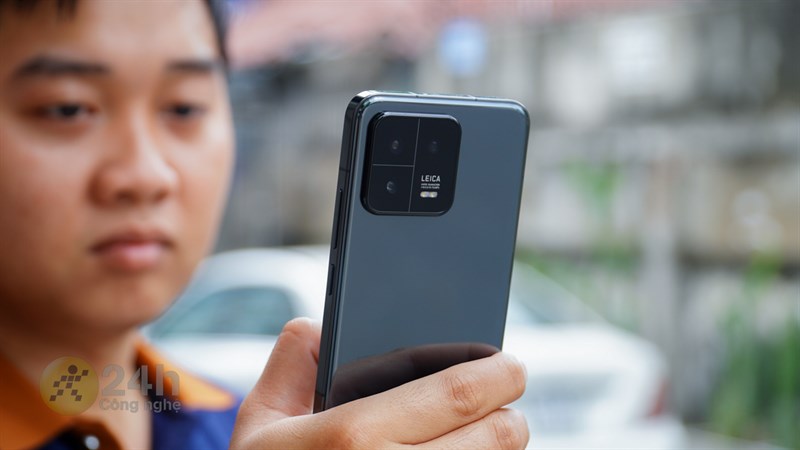 Xiaomi 13 có bộ rung được trải đều xung quanh máy Xiaomi 13 có bộ rung được trải đều xung quanh máy