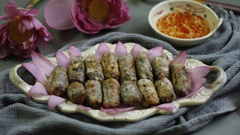 The way to make lotus petal rolls is strange and delicious