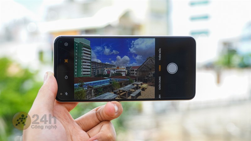 Giá bán realme 11 vô cùng 'catchy', với cấu hình ấn tượng đến 'nghẹt thở'