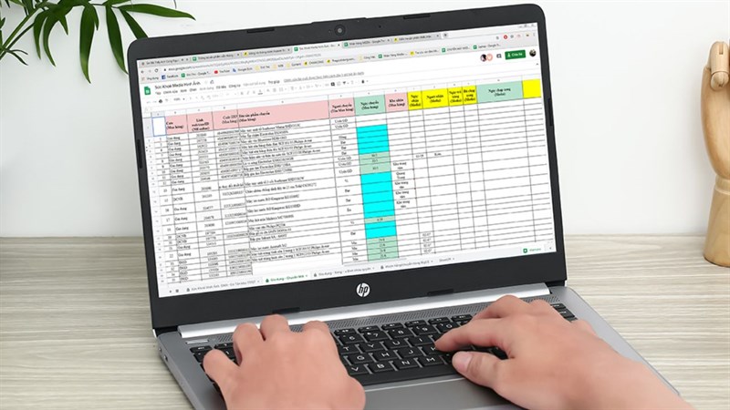 Laptop HP 240 G8 i3 (6L1A1PA) - laptop cho sinh viên giá rẻ 